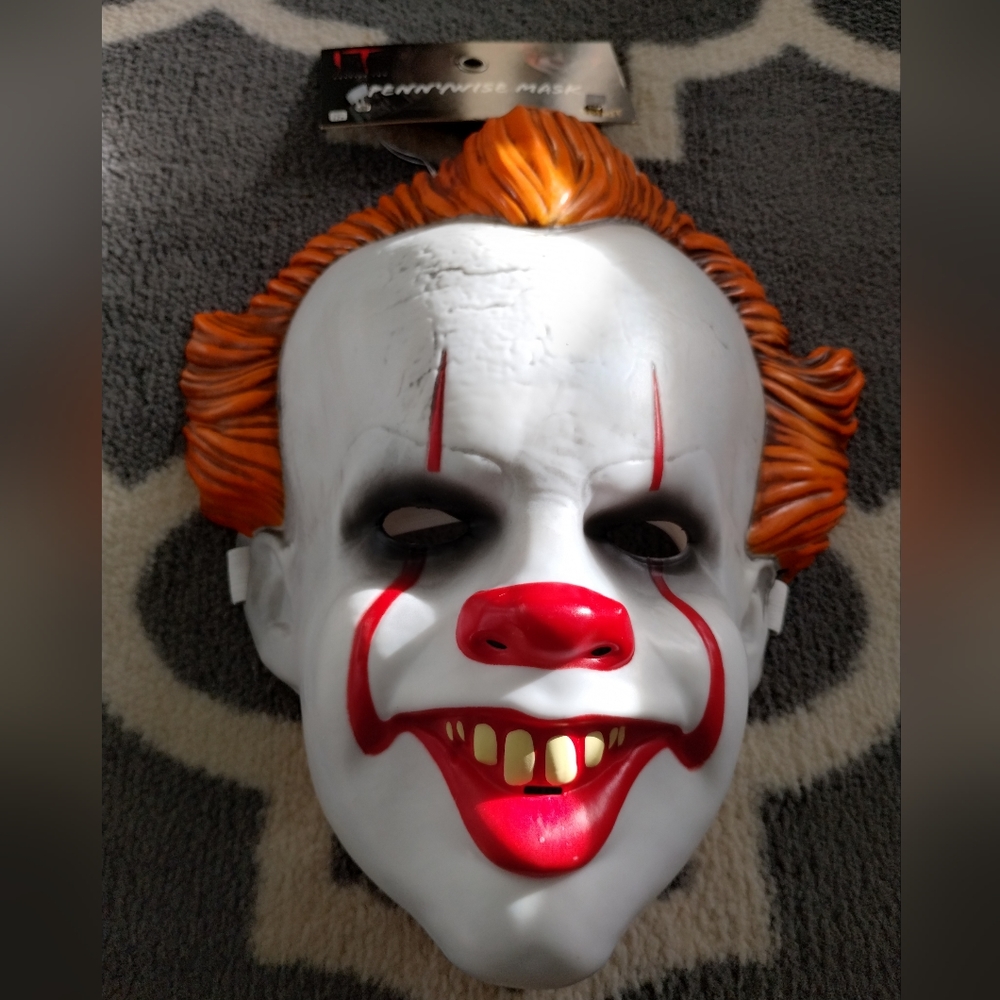 NWT Pennywise Mask